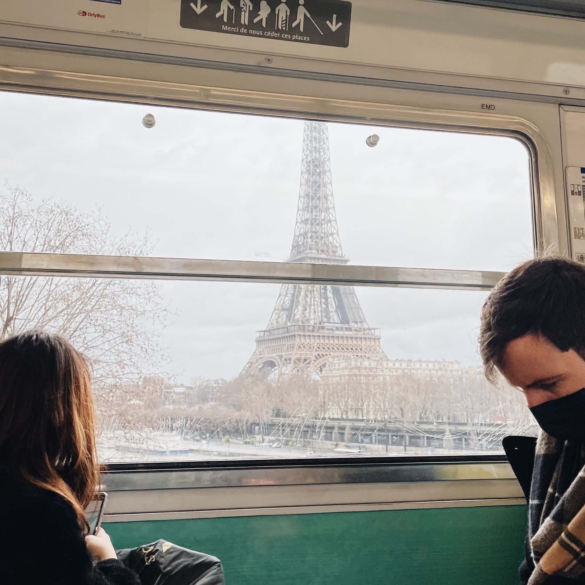 Torre Eiffel vista do trem - Paris